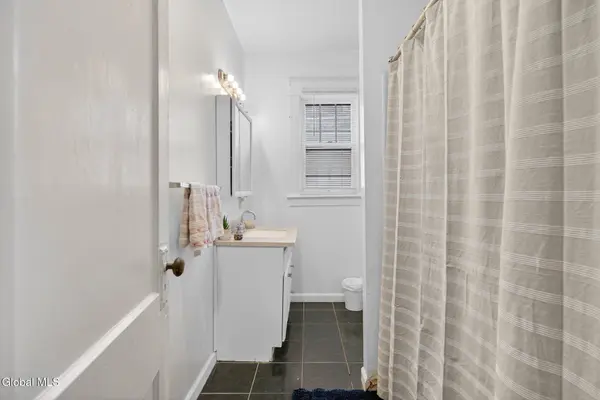 31 N Lake Avenue, Troy, NY 12180