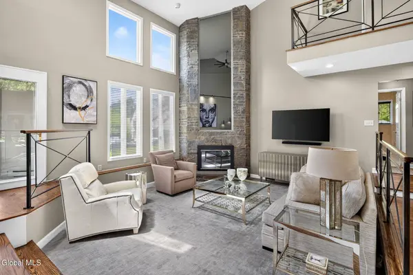 22 Olive Tree Lane, Albany, NY 12208