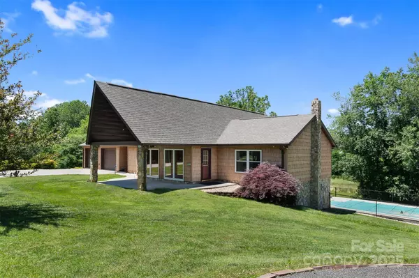 4962 Serenity LN, Granite Falls, NC 28630