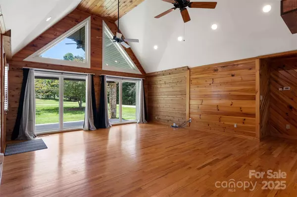 4962 Serenity LN, Granite Falls, NC 28630