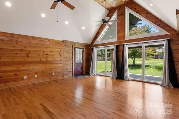 4962 Serenity LN, Granite Falls, NC 28630