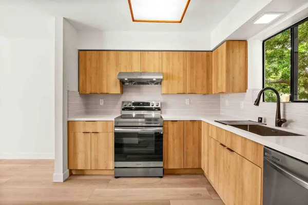 711 S Bayshore BLVD 22, San Mateo, CA 94401