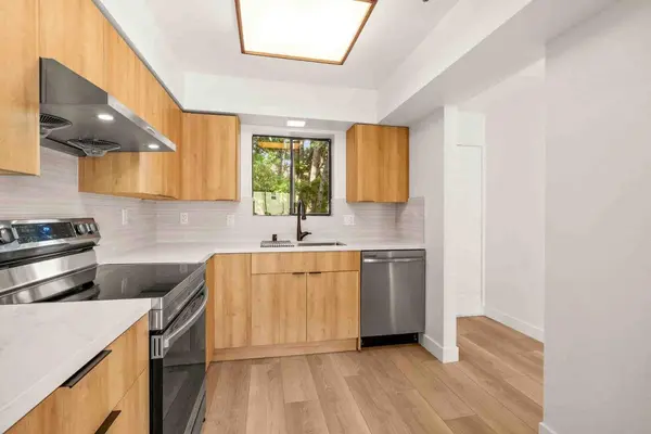 711 S Bayshore BLVD 22, San Mateo, CA 94401