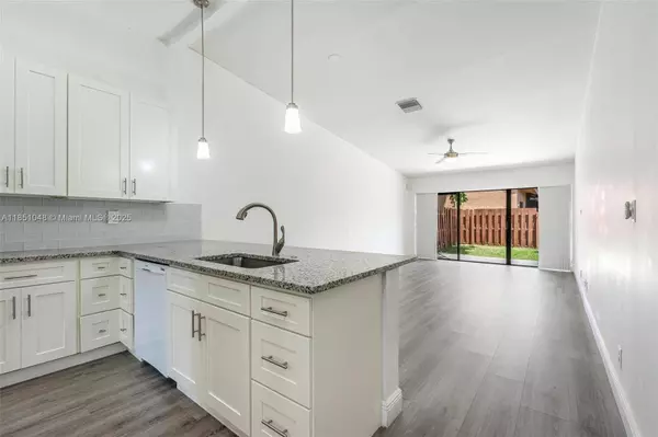 836 NW 79th Ter, Plantation, FL 33324