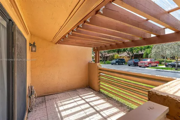 836 NW 79th Ter, Plantation, FL 33324