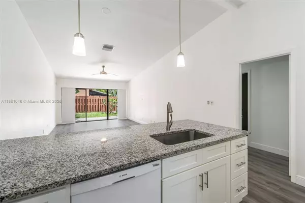 836 NW 79th Ter, Plantation, FL 33324