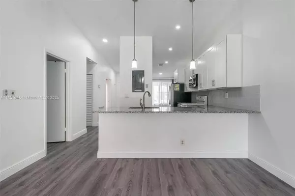 836 NW 79th Ter, Plantation, FL 33324