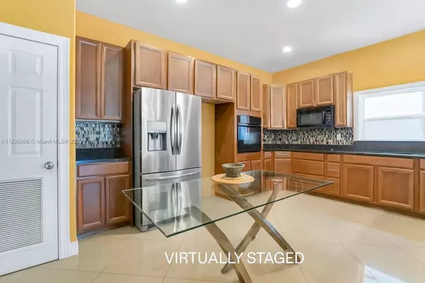 261 NE 41st St, Oakland Park, FL 33334