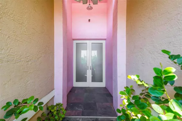 261 NE 41st St, Oakland Park, FL 33334