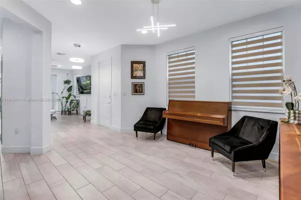 4923 NW 48th Ter, Tamarac, FL 33319