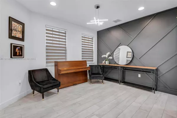 4923 NW 48th Ter, Tamarac, FL 33319