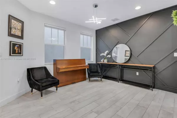 4923 NW 48th Ter, Tamarac, FL 33319