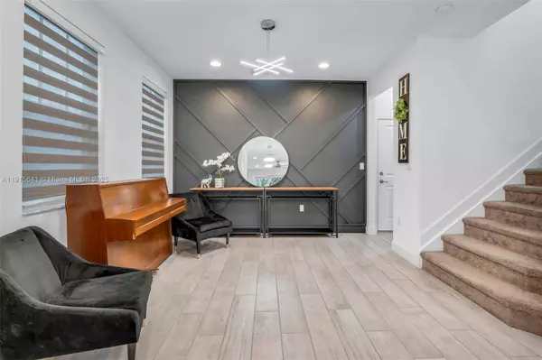 4923 NW 48th Ter, Tamarac, FL 33319