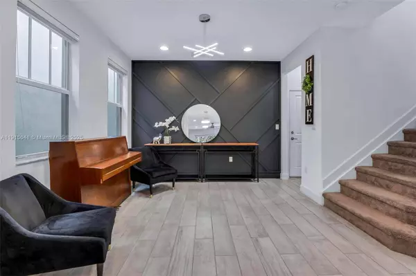 4923 NW 48th Ter, Tamarac, FL 33319