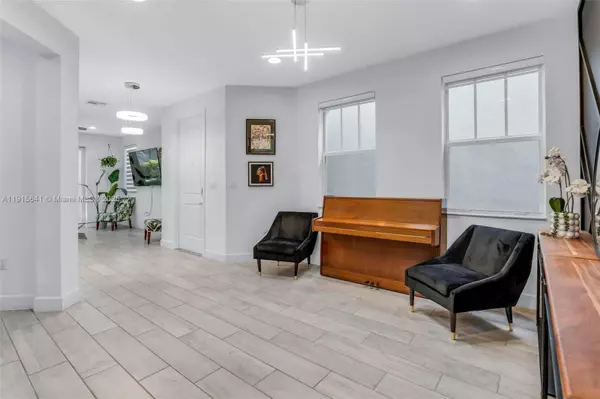 4923 NW 48th Ter, Tamarac, FL 33319