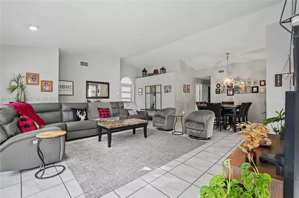 18736 NW 1st St, Pembroke Pines, FL 33029