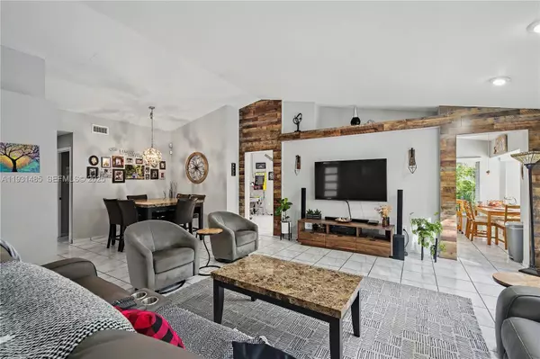 18736 NW 1st St, Pembroke Pines, FL 33029