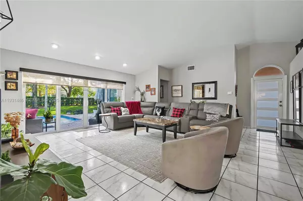 18736 NW 1st St, Pembroke Pines, FL 33029