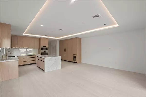 3187 SW 23rd St #B, Miami, FL 33145