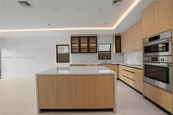 3187 SW 23rd St #B, Miami, FL 33145