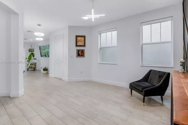 4923 NW 48th Ter, Tamarac, FL 33319