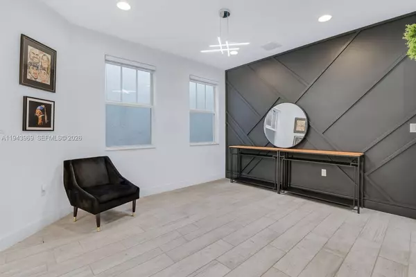 4923 NW 48th Ter, Tamarac, FL 33319