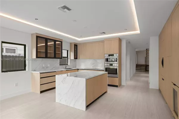 3187 SW 23rd St #B, Miami, FL 33145