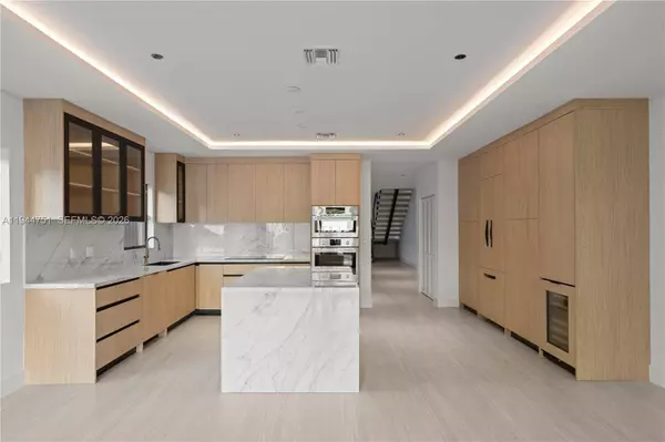 3187 SW 23rd St #B, Miami, FL 33145