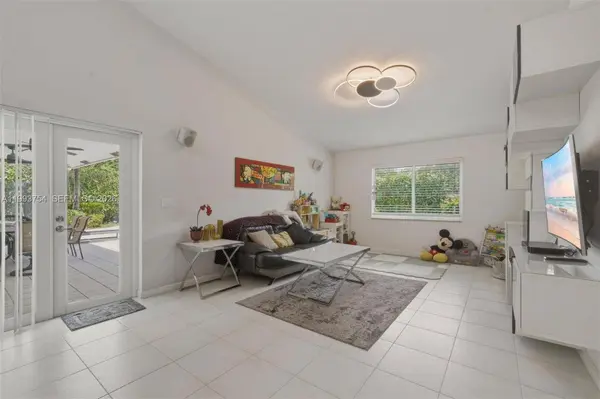 1510 SW 96th Ter, Davie, FL 33324