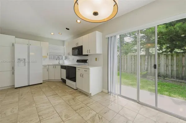 7950 NW 24th St, Margate, FL 33063