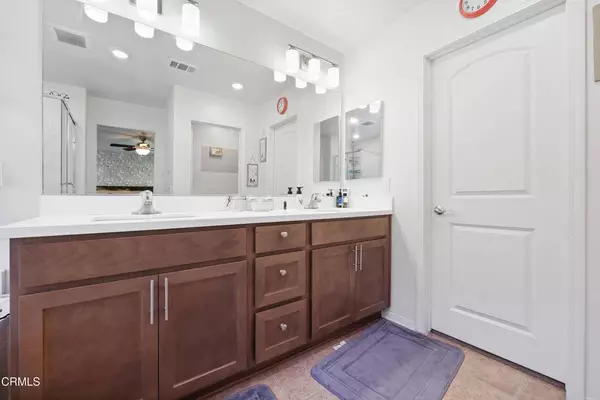 670 W Woodcrest ST, Rialto, CA 92376