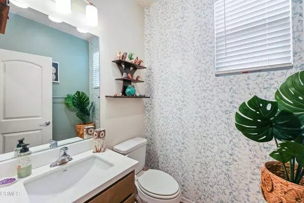 670 W Woodcrest ST, Rialto, CA 92376