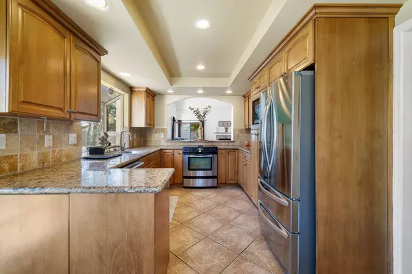 8028 Crystal Pl, Ventura, CA 93004-2093