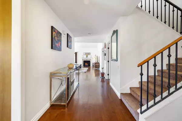 8028 Crystal Pl, Ventura, CA 93004-2093