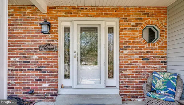 74 TWIN PONDS DR, Sewell, NJ 08080
