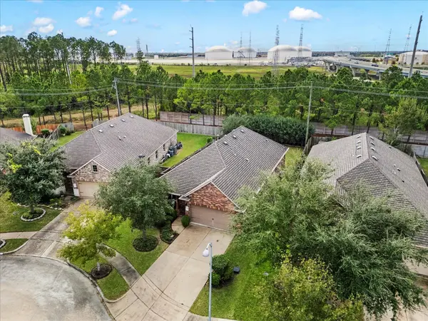 614 Pedernales St, Webster, TX 77598-1400