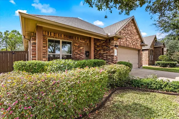 614 Pedernales St, Webster, TX 77598-1400