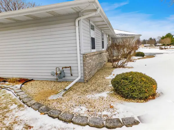 755 Loomis Drive, Rockton, IL 61072