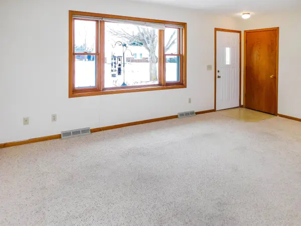 755 Loomis Drive, Rockton, IL 61072