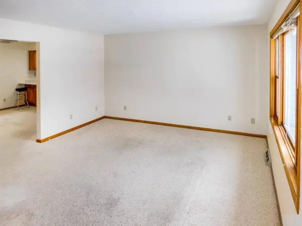 755 Loomis Drive, Rockton, IL 61072