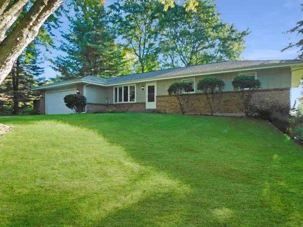 12544 Chuckanut Drive, Roscoe, IL 61073