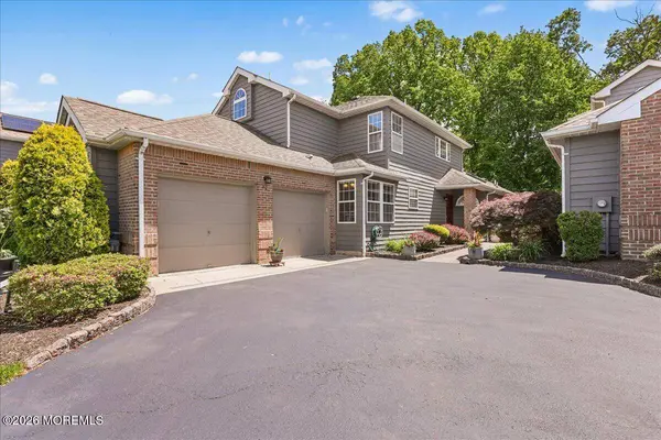42 Fairway Boulevard, Monroe, NJ 08831