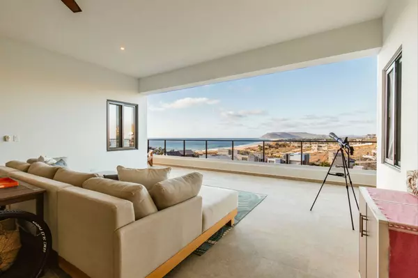 Ocean View Living Room to San Pedrito Surf Spot