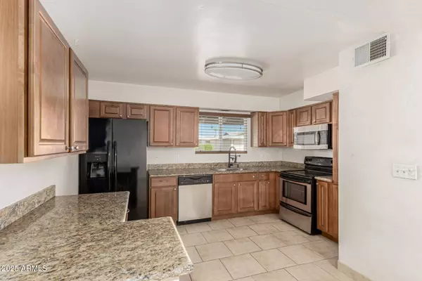 3823 W LAWRENCE Road, Phoenix, AZ 85019