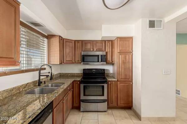 3823 W LAWRENCE Road, Phoenix, AZ 85019