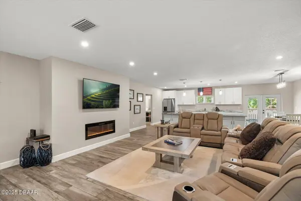 2995 Ragis RD, Edgewater, FL 32132