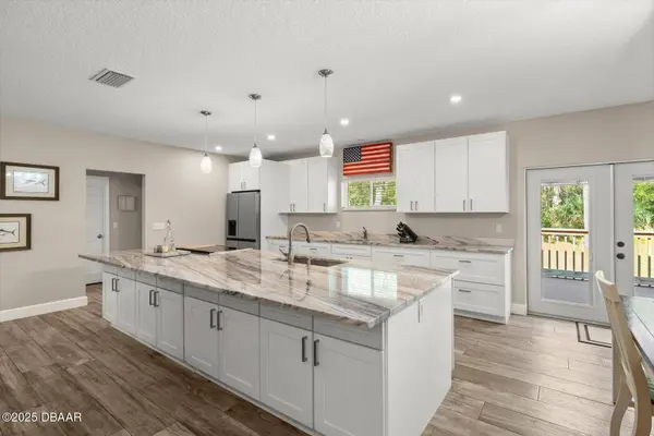 2995 Ragis RD, Edgewater, FL 32132