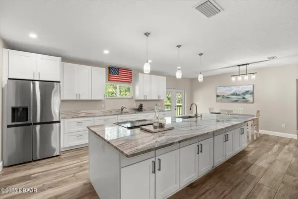 2995 Ragis RD, Edgewater, FL 32132