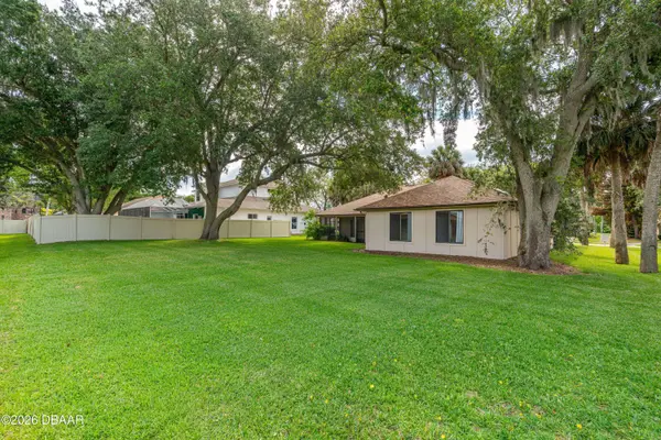 808 George Hecker DR, South Daytona, FL 32119