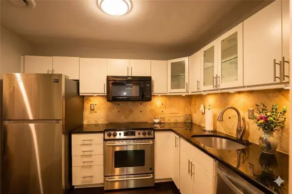 3060 Pharr Court North NW #114, Atlanta, GA 30305